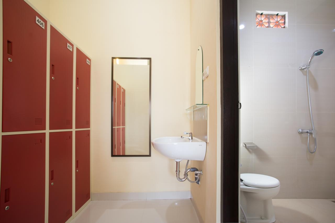 V Canggu Dormitory Extérieur photo