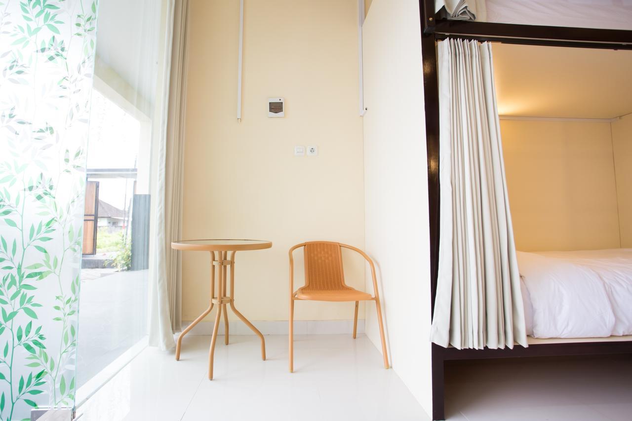 V Canggu Dormitory Extérieur photo