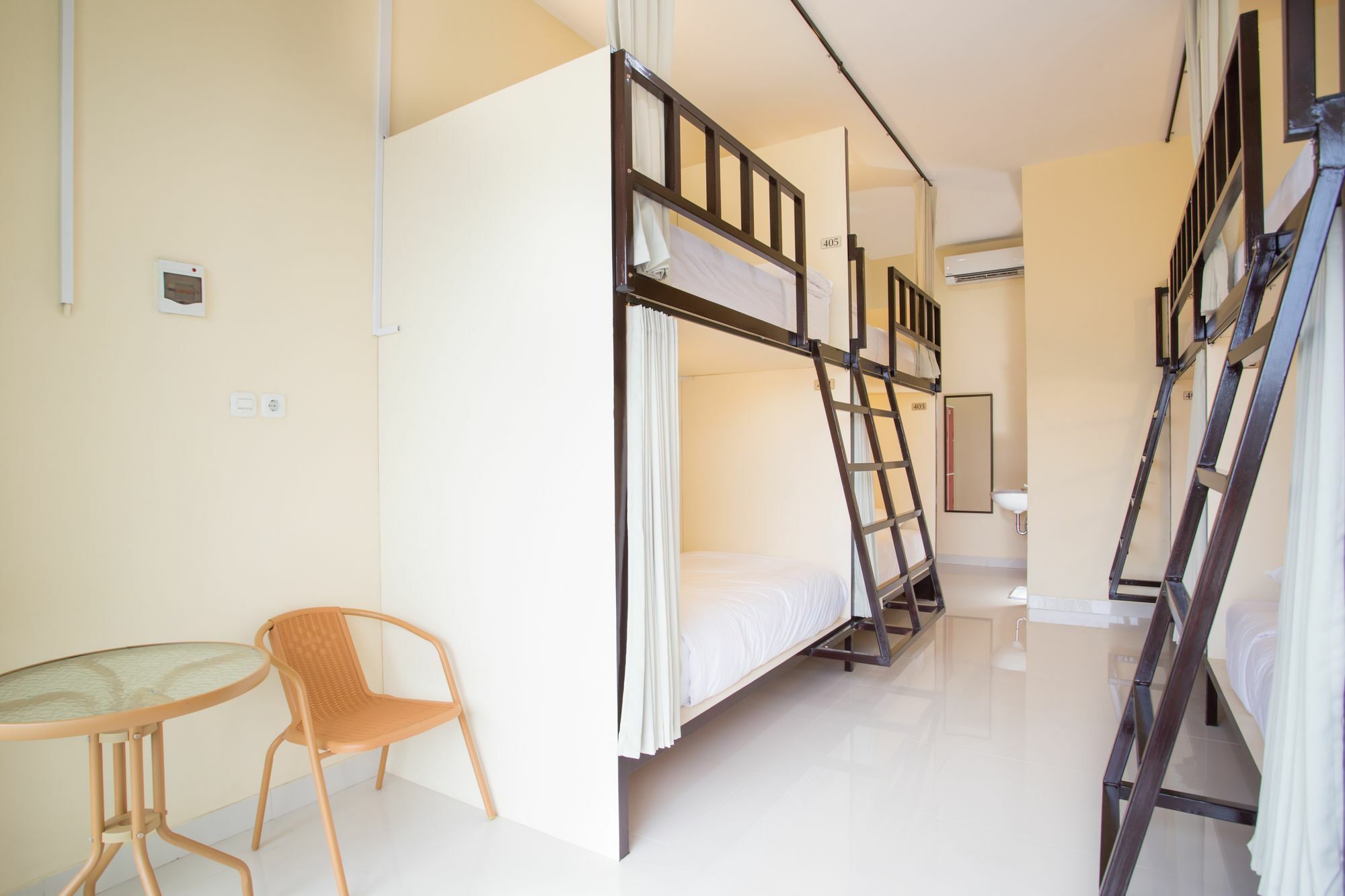 V Canggu Dormitory Extérieur photo
