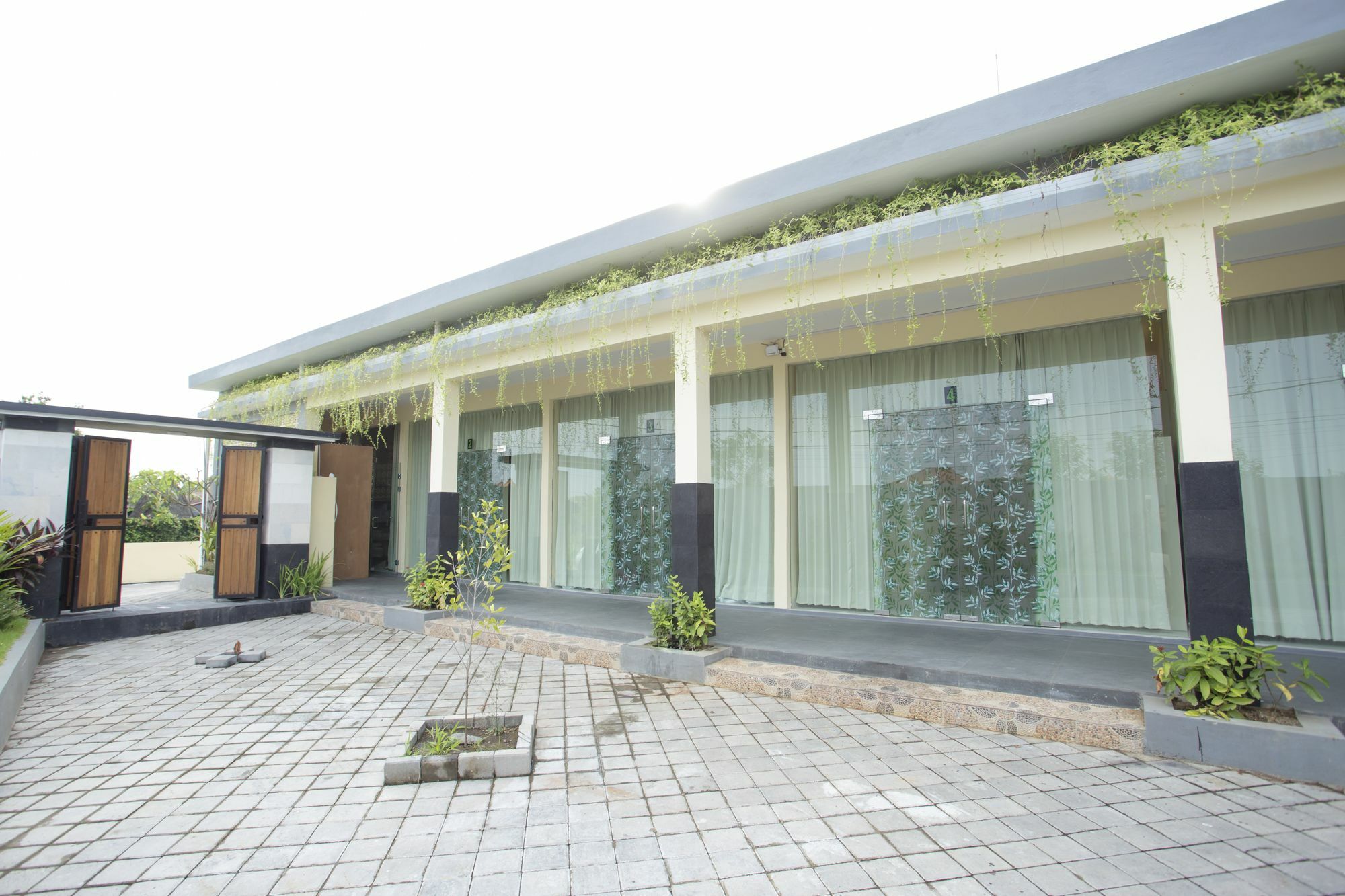 V Canggu Dormitory Extérieur photo